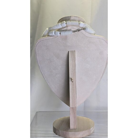 3 for $30 vintage Elegant White and Gold Beaded Necklace - Picture 5 of 8